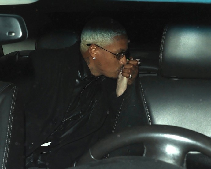 Кто он 36-летний Александр Эдвардс? 76-летняя Шер выгуливает нового бойфренда