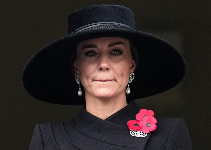 Кейт Миддлтон сделала ставку на знаковые королевские драгоценности во время Дня Памяти в Лондоне