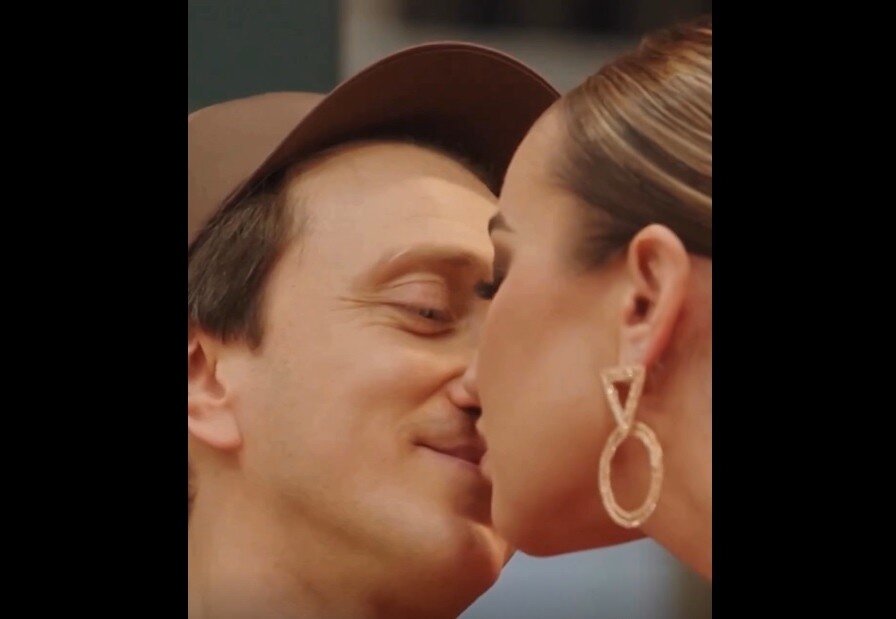 «Я дам тебе всё»: одинокая Ольга Бузова раскрутила на поцелуй женатого мужчину