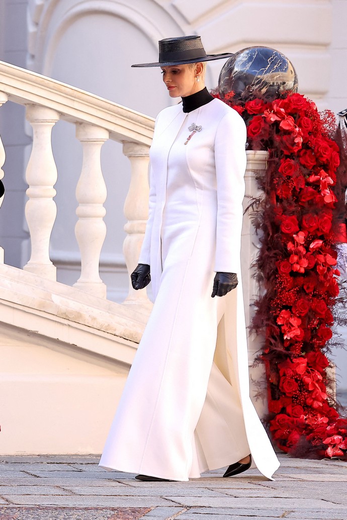 Княгиня Шарлен изображает идеальную супругу правящего монарха на торжествах по случаю Национального дня Монако