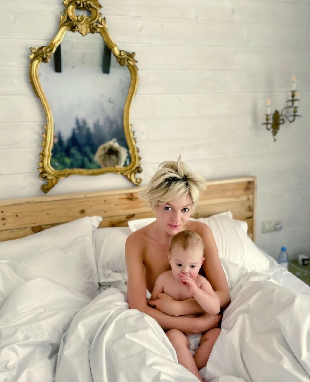 женщины голые с младенцами фото
