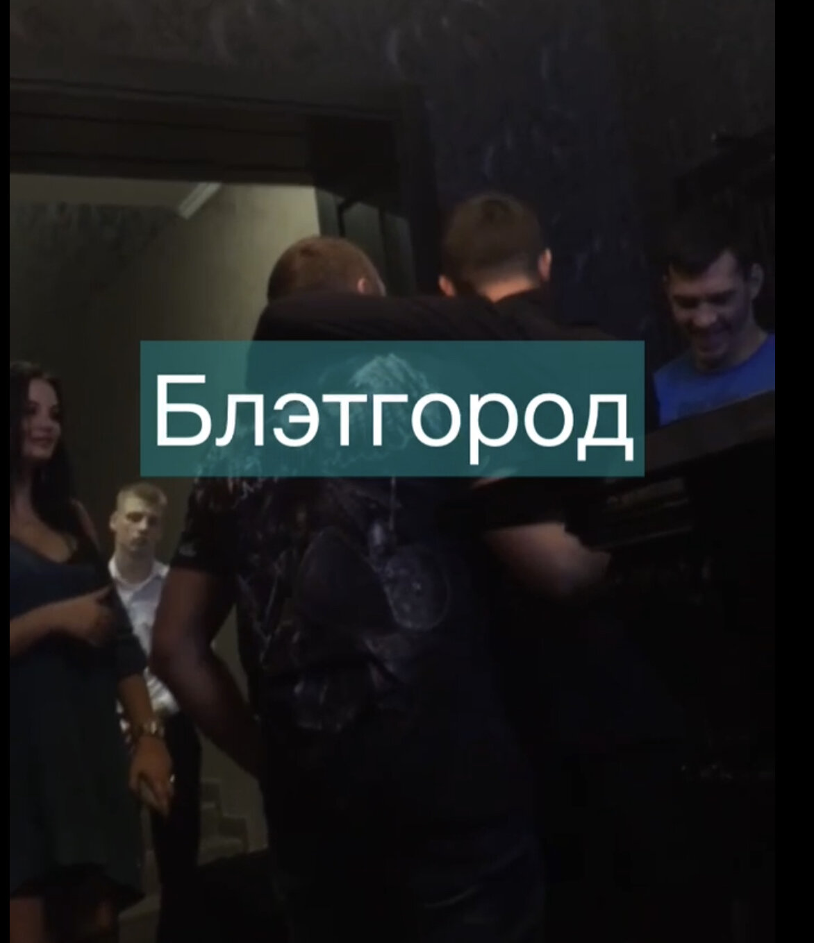 Павел Прилучный хорошо потусил в Дубае, а затем навязчиво трогал своего менеджера