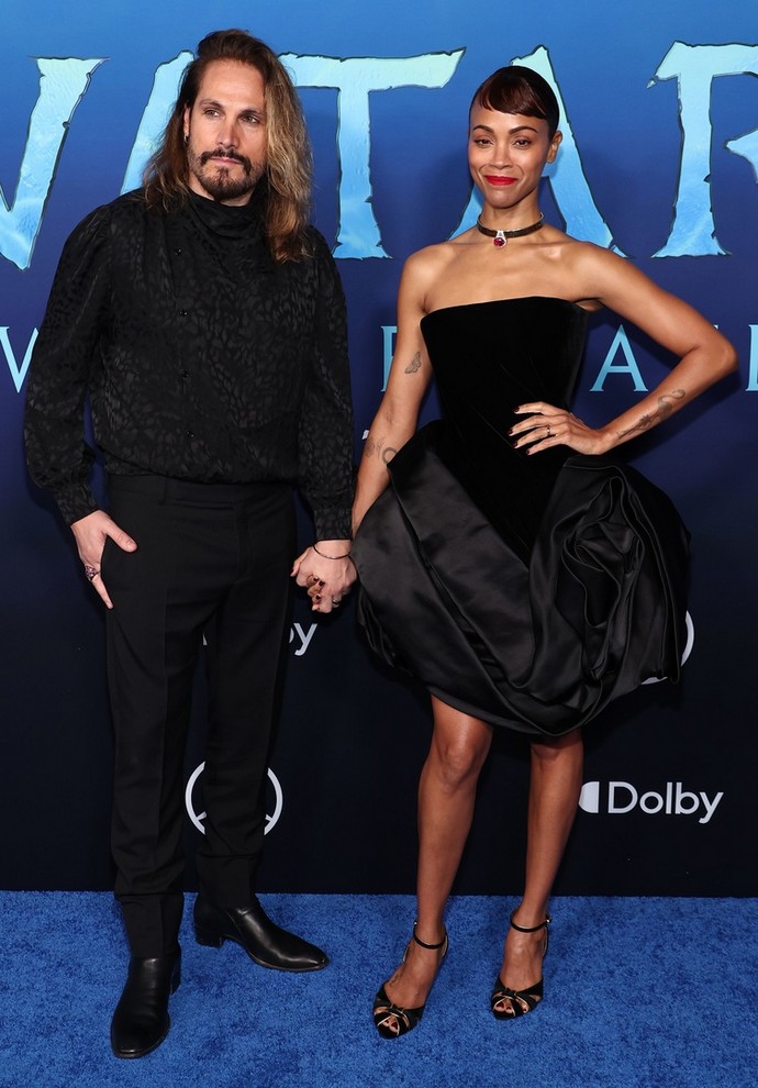 Зои Салдана выбрала чёрное маленькое платье, а Хайди Клум в прозрачном наряде выглядела как будто голая на премьере «Аватара 2»