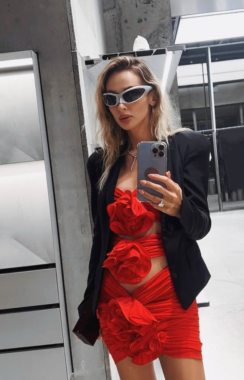 У Светланы Лободы заметно округлился животик У Светланы Лободы заметно округлился животик