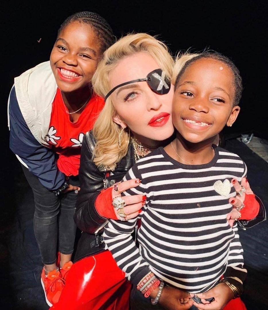 Певицу Мадонну заподозрили в торговле детьми
