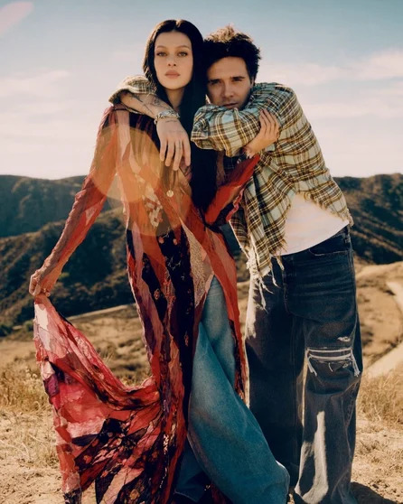  "Cначала поза "наездницы", а затем страстные поцелуи на байке": Никола Пельтц и Бруклин Бэкхем приняли участие в интересной фотосессии для Vogue