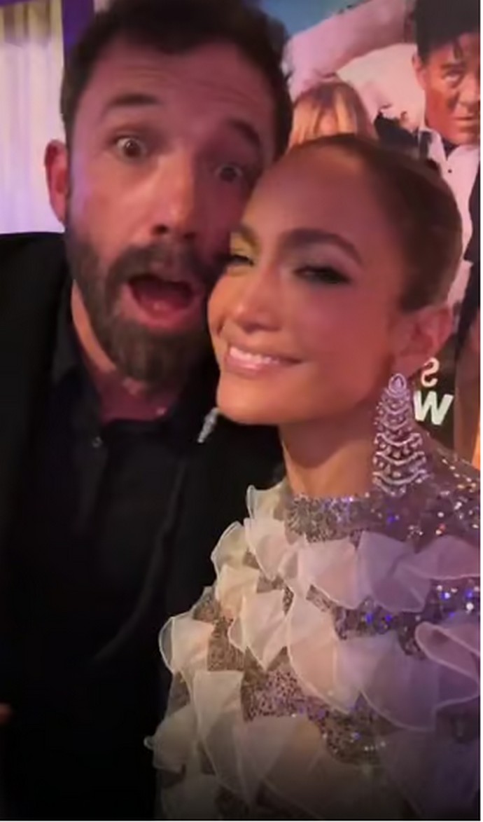 Дженнифер Лопес в «голом» платье блистала на премьере фильма «Моя пиратская свадьба» Дженнифер Лопес в «голом» платье блистала на премьере фильма «Моя пиратская свадьба»