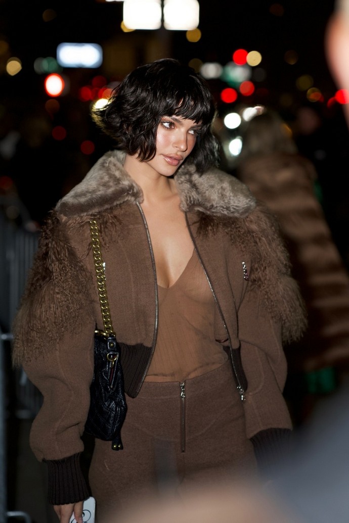 Эмили Ратаковски без лифчика засветилась на шоу Marc Jacobs, а эпатажную дочь Мадонны охрана не пустила на мероприятие