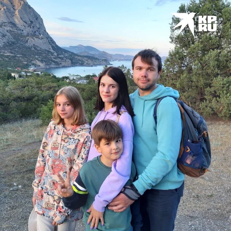 «Всем говорит, что оступился и упал с крыши»: 14-летняя дочь Михаила Казакова рассказала, как на самом деле он получил травмы ног и почему от него ушла жена