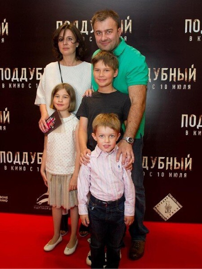 ВЛЮБЛЕННАЯ КОВАЛЬЧУК И БРОШЕННЫЙ СЫН: В СЕТИ ПОЯВИЛИСЬ ПОРОЧАЩИЕ МИХАИЛА ПОРЕЧЕНКОВА СЛУХИ