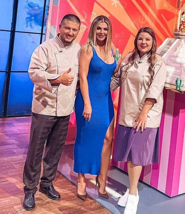 После критики своей фигуры Анна Седокова покрасовалась в латексном купальнике После критики своей фигуры Анна Седокова покрасовалась в латексном купальнике