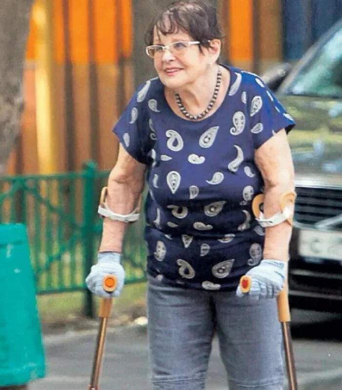 «Вынесли даже продукты»: 88-летнюю Наталью Фатееву ограбила её же домработница