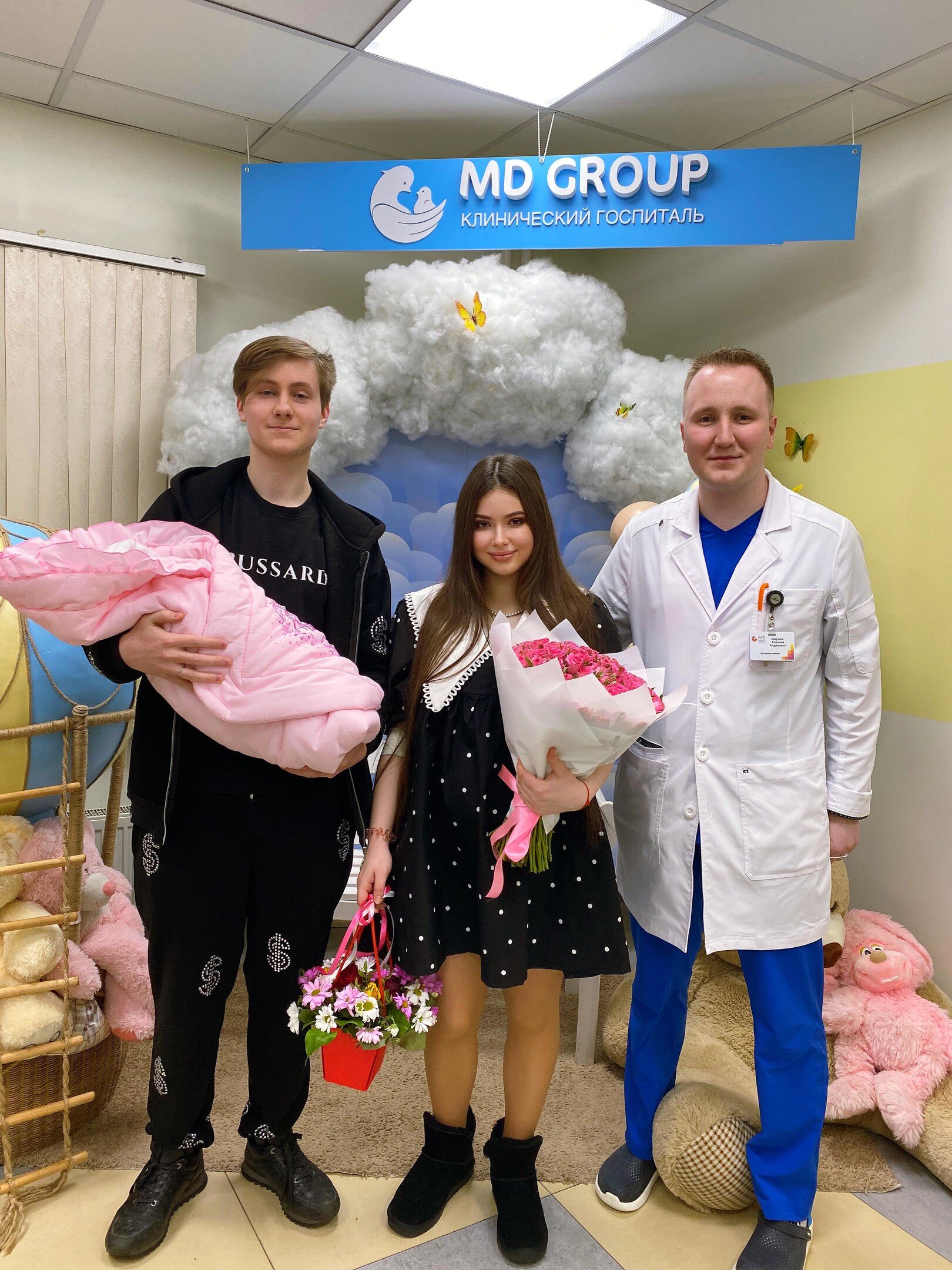 подпись к фото с выписки из роддома