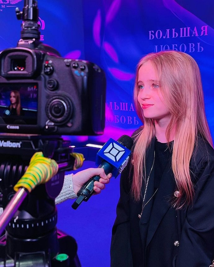 Стефания Коваленко становится звездой светских мероприятий