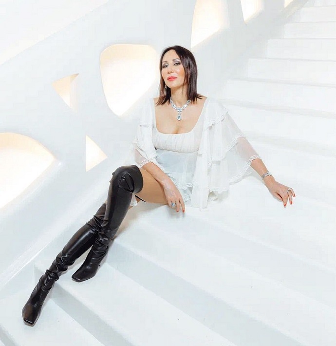 «Я возрождаюсь»: обнаженная 55-летняя актриса Алика Смехова послала всех «в баню» «Я возрождаюсь»: обнаженная 55-летняя актриса Алика Смехова послала всех «в баню»