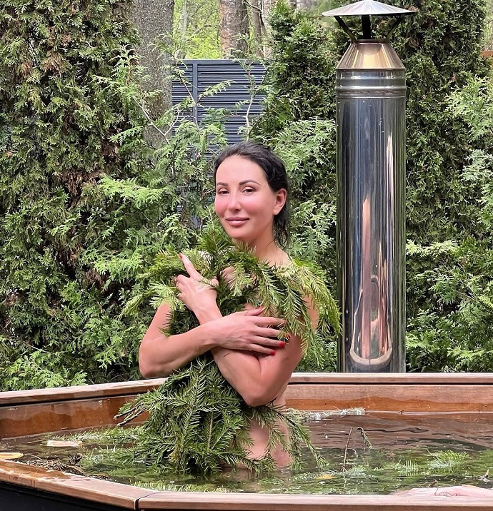 «Я возрождаюсь»: обнаженная 55-летняя актриса Алика Смехова послала всех «в баню» «Я возрождаюсь»: обнаженная 55-летняя актриса Алика Смехова послала всех «в баню»