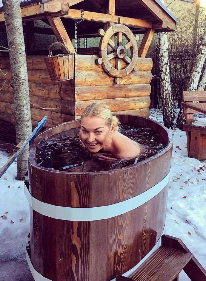 «Я возрождаюсь»: обнаженная 55-летняя актриса Алика Смехова послала всех «в баню» «Я возрождаюсь»: обнаженная 55-летняя актриса Алика Смехова послала всех «в баню»