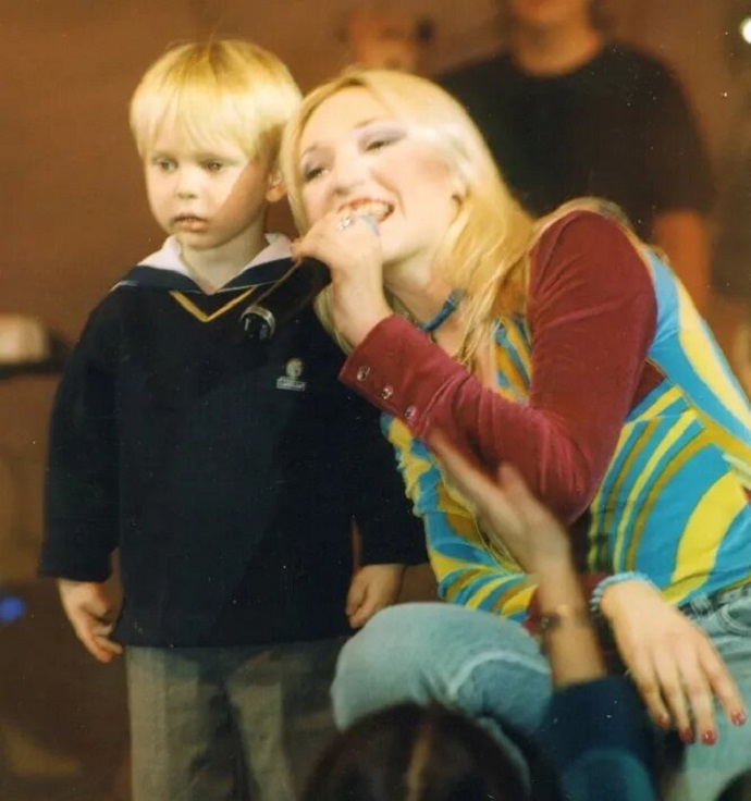 «Дени, 25»: Кристина Орбакайте поделилась архивным фото с младшим сыном и поздравила его с днем рождения 