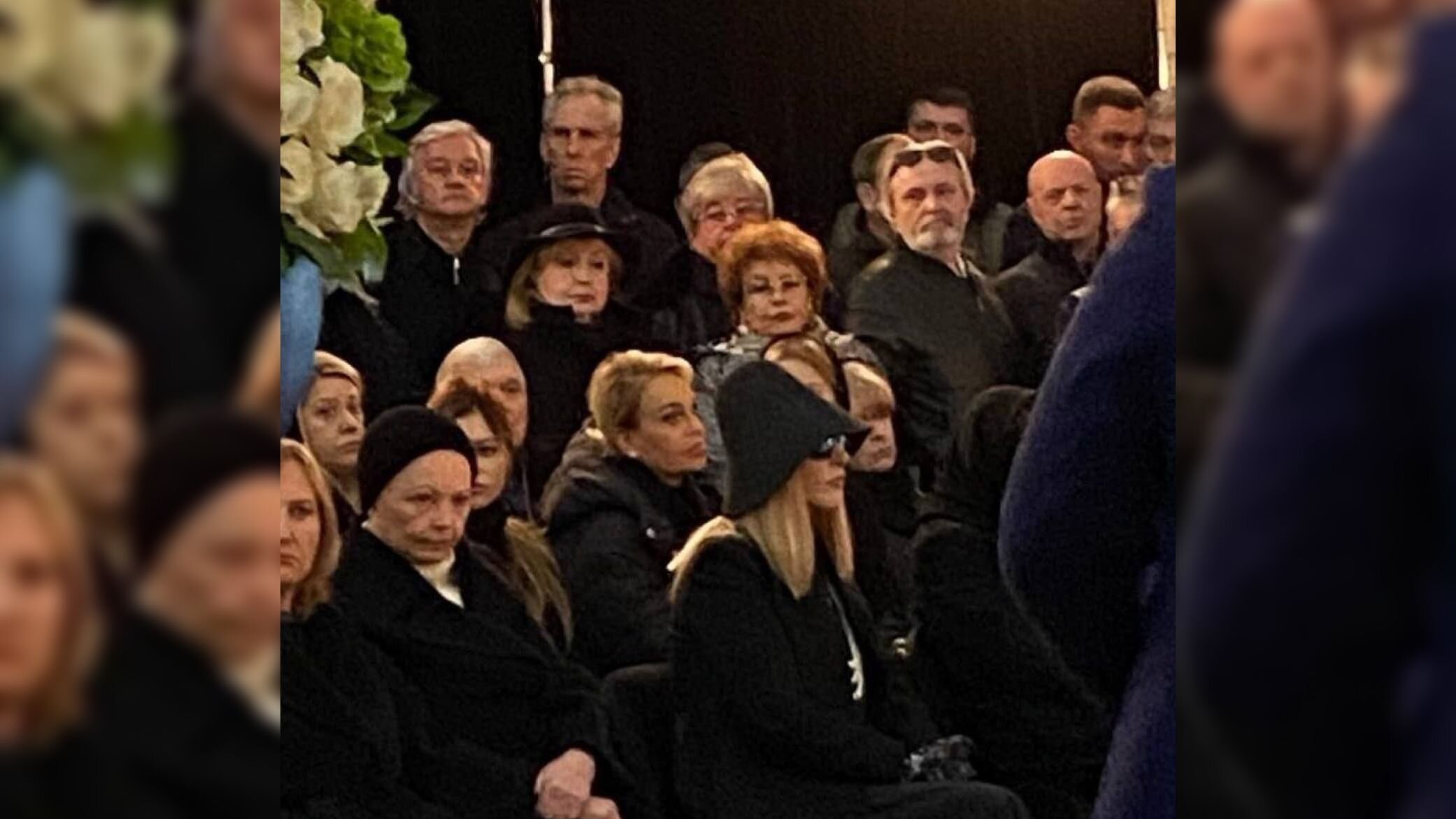 Где сейчас живет пугачева 2024. Пугачёва на похоронах Юдашкина. Пугачева на похоронах Юдашкина. Пугачева на похоронах Юдашкин.