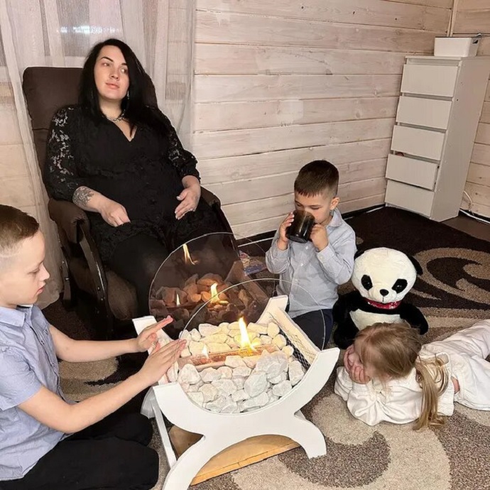 «Верю, что есть принц, но не надеюсь»: беременная внучка Олега Стриженова рассталась с отцом своего шестого ребенка