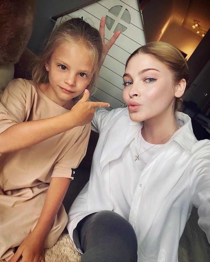 Бабушка постаралась: 9-летняя дочь Тимати от модели Алены Шишковой сыграет свою первую роль в кино