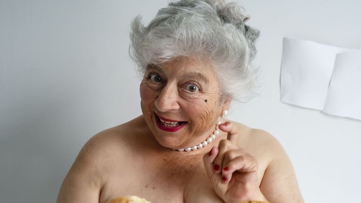 «Большие сиськи»: 82-летняя звезда Гарри Поттера Мириам Маргулис снялась обнаженной. ТОП смелых фото пожилой лесбиянки Мириам Маргулис