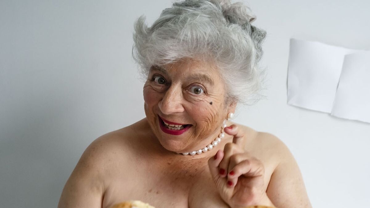 «Большие сиськи»: 82-летняя звезда Гарри Поттера Мириам Маргулис снялась обнаженной. ТОП смелых фото пожилой лесбиянки Мириам Маргулис