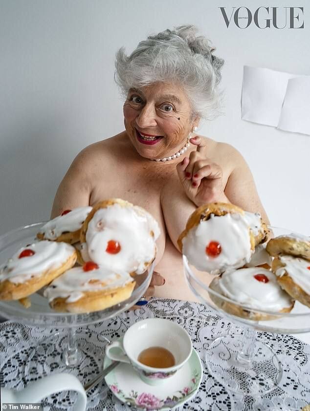 «Большие сиськи»: 82-летняя звезда Гарри Поттера Мириам Маргулис снялась обнаженной. ТОП смелых фото пожилой лесбиянки Мириам Маргулис