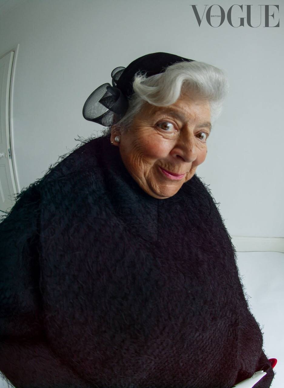 «Большие сиськи»: 82-летняя звезда Гарри Поттера Мириам Маргулис снялась обнаженной. ТОП смелых фото пожилой лесбиянки Мириам Маргулис