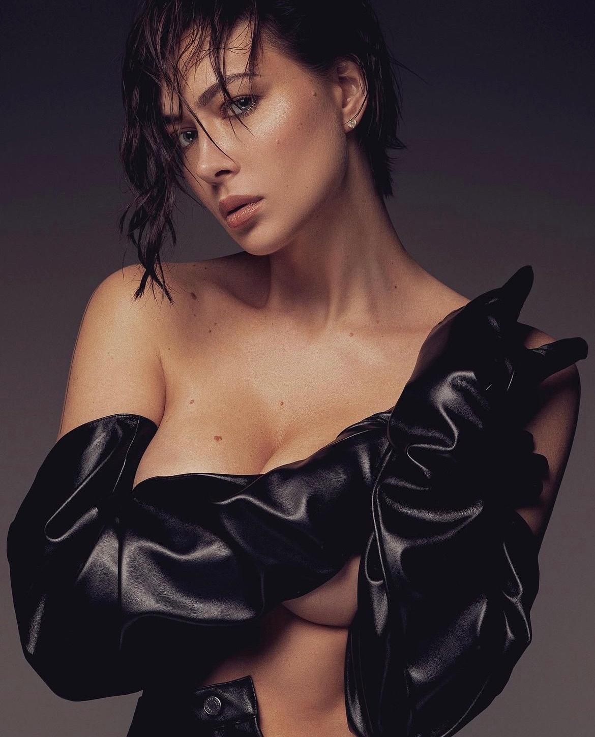 Настасья Самбурская рассказала о личной жизни. Топ откровенных образов актрисы
Настасья Самбурская рассказала о личной жизни. Топ откровенных образов актрисы