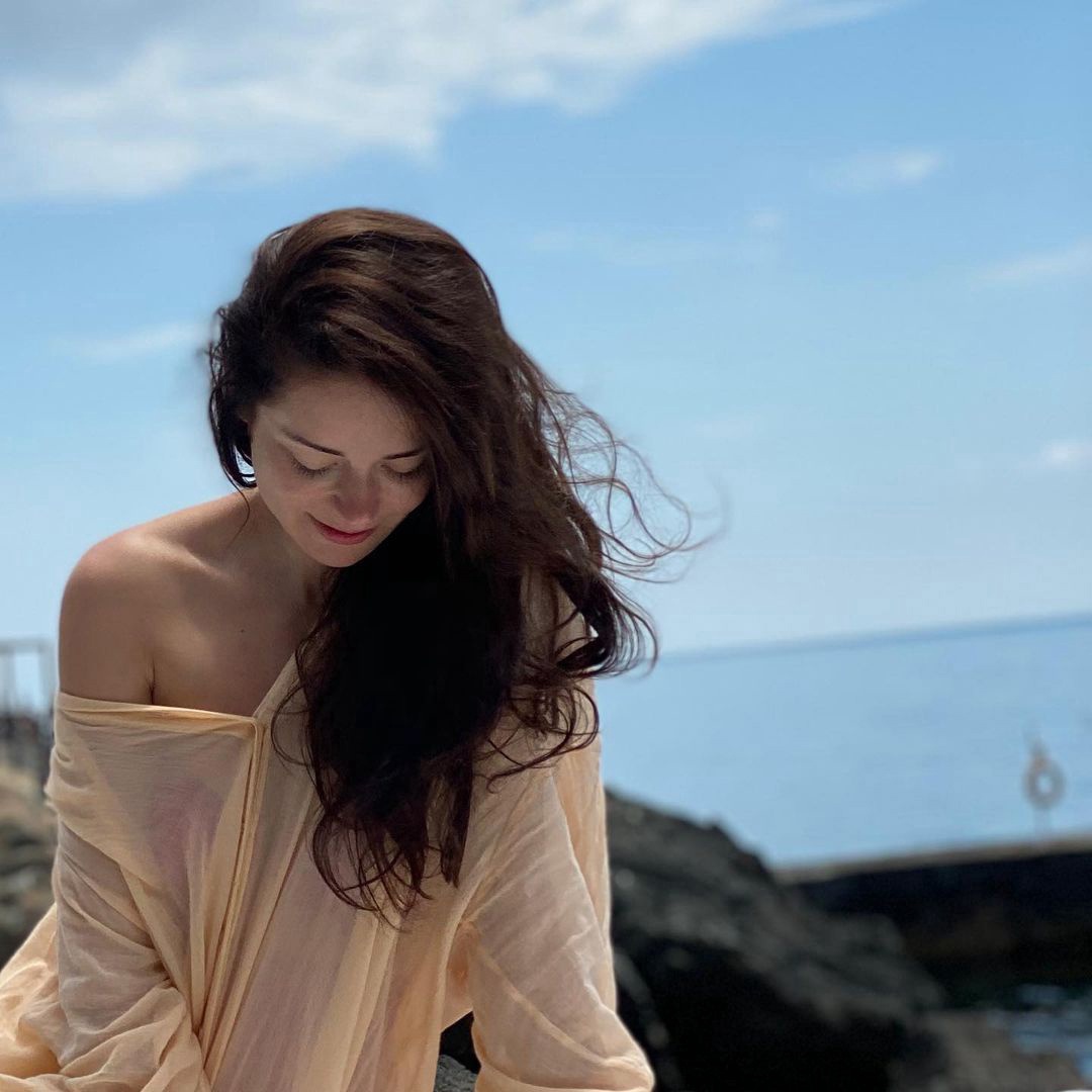 Марина Александрова опубликовала фото в купальнике и без макияжа. Топ ярких и чувственных фото актрисы Марины Александровой 