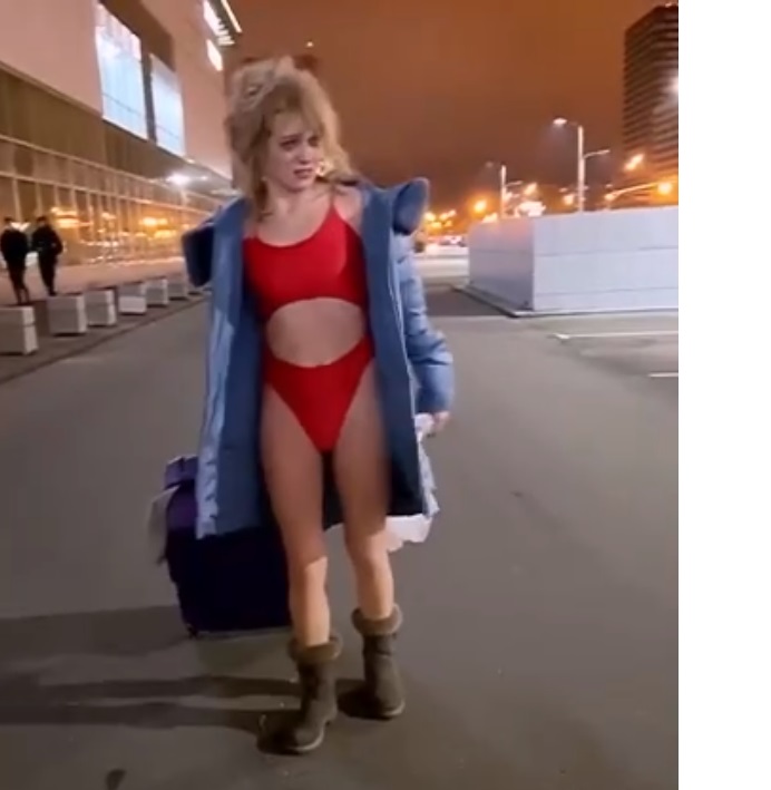 Кристина Асмус в шортиках