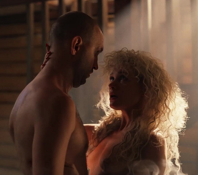 Кристина Асмус опять снялась голой в новом сериале «Райцентр»