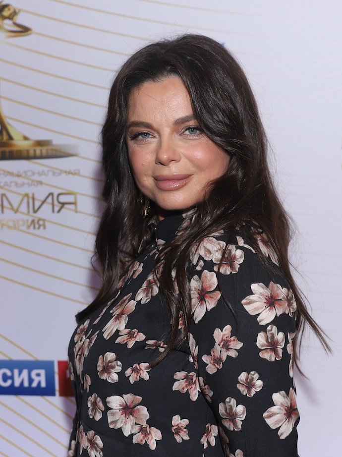 50-летняя Наташа Королева продемонстрировала фигуру в синем бикини. Топ фото молодой Наташи Королевой для мужских журналов 