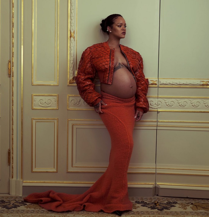 Беременная Рианна обнажила грудь в новой фотосессии. ТОП откровенных фото Рианны со съемок для Vogue