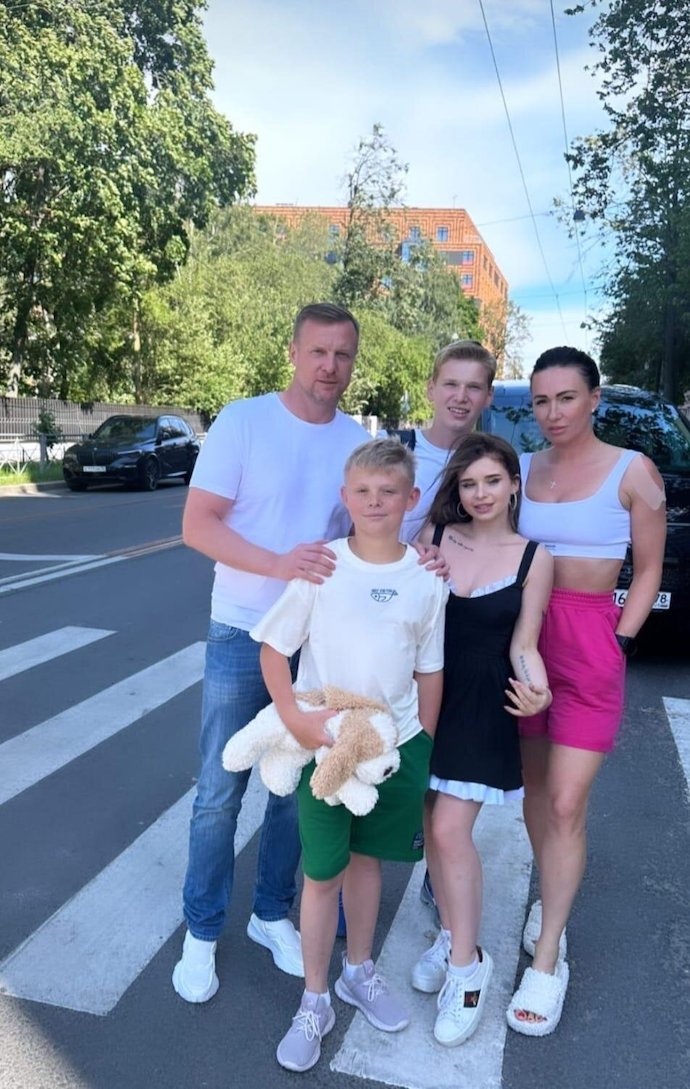 Оскандалившаяся 19-летняя дочь Вячеслава Малафеева Ксения воссоединилась с отцом и мачехой после конфликта 