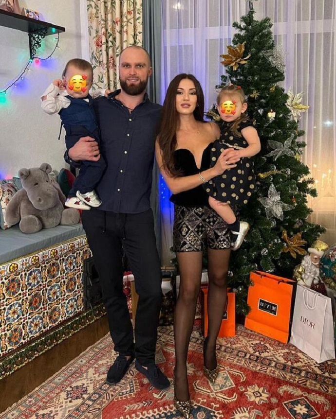 30-летняя Мишель Серова показала редкое фото мужа с детьми, но подписчики опять недовольны