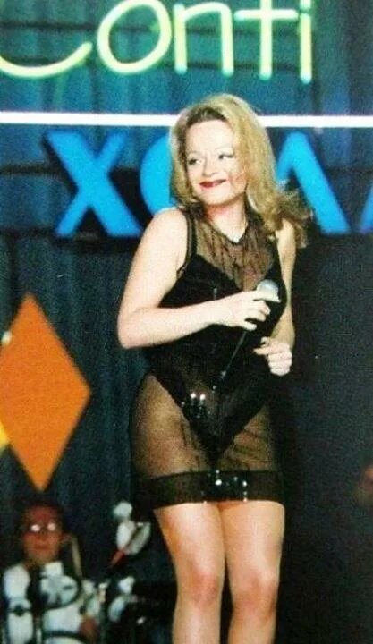 67-летняя Лариса Долина вновь удивила поклонников помолодевшим внешним видом. ТОП горячих фото Ларисы Долиной, которая готова взять в руки меч и показать сиськи во имя искусства