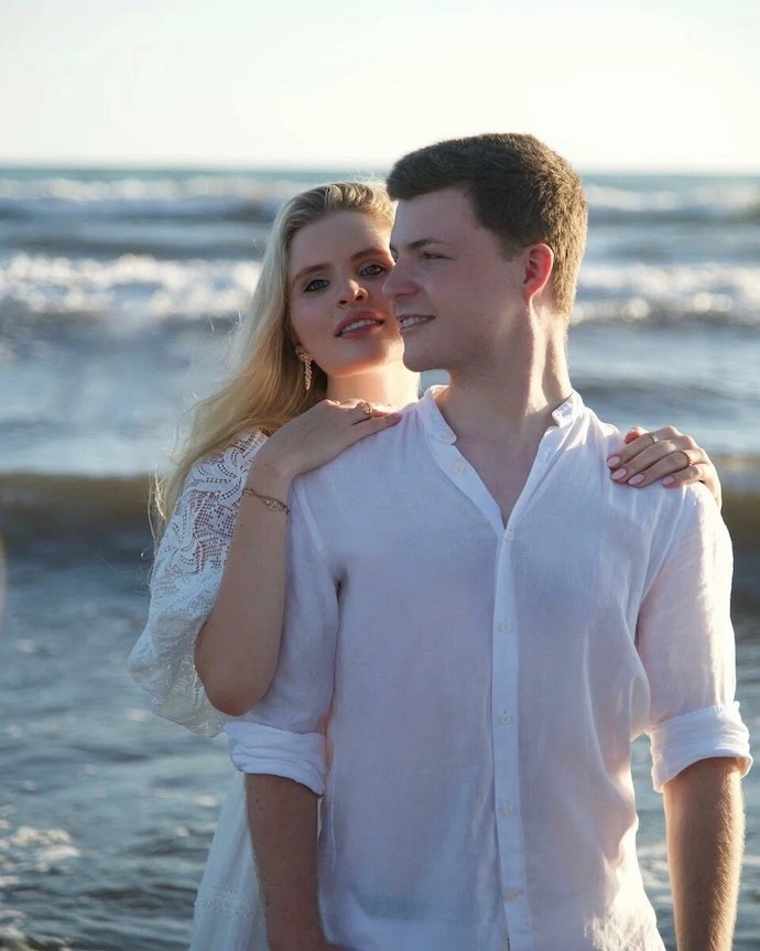 «Люблю!»: жена Александра Малинина Эмма показала новую возлюбленную 22-летнего сына Фрола 