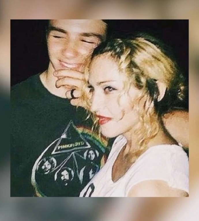 «Жизнь с тобой была приключением»: Мадонна поделилась редкими фото с сыном от Гая Ричи в день его рождения 

