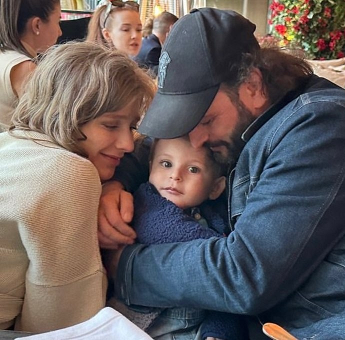 «Спасибо тебе, любимая»: Илья Авербух поделился редкими семейными фото с Лизой Арзамасовой и их общим сыном 