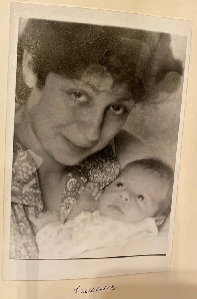 «Я плачу от счастья»: мама Тимати выложила архивные фото с сыном в честь его 40-летия 