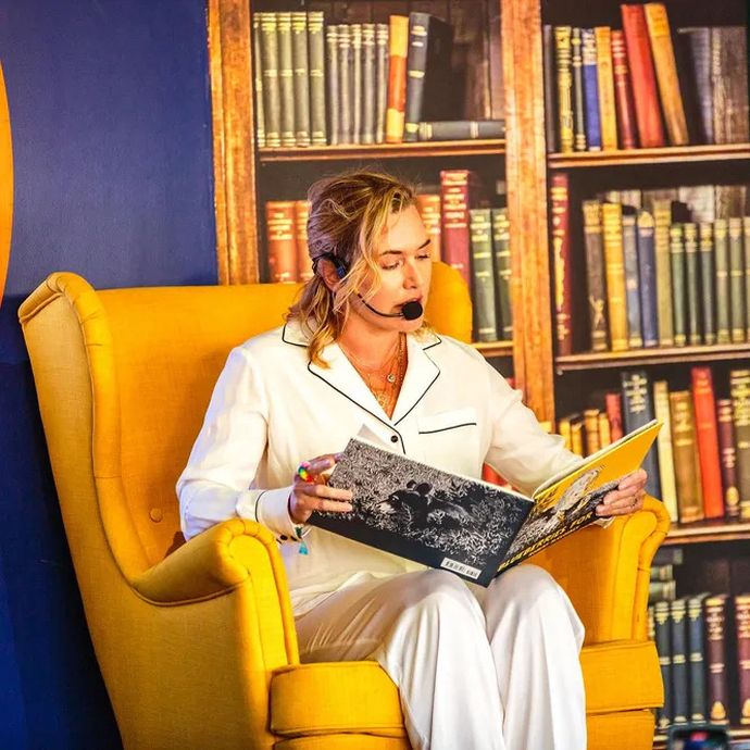 Папарацци засняли Кейт Уинслет в белой пижаме на музыкальном фестивале. ТОП голых фото звезды "Титаника"