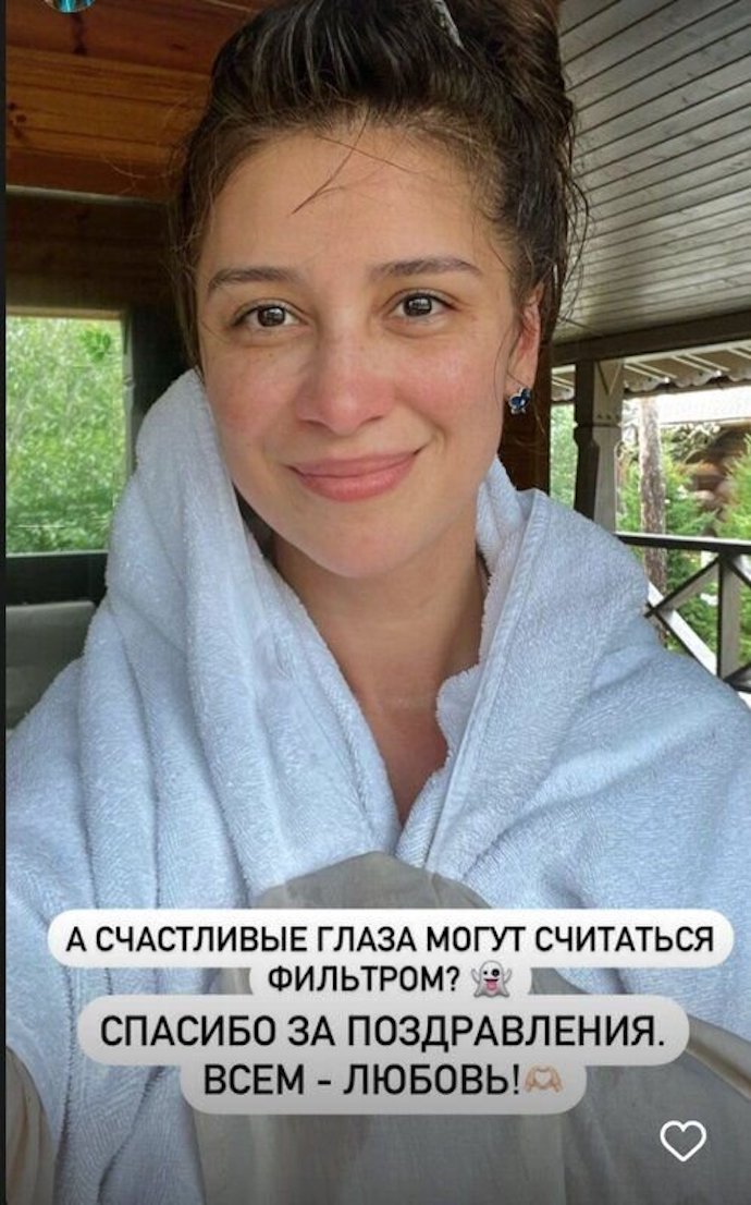 Недавно ставшая мамой Равшана Куркова предстала без макияжа и фильтров в свой 43-й день рождения 