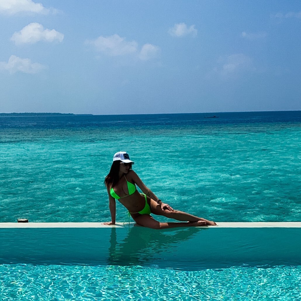 «Плохое предчувствие»: Катя Жужа заговорила на тему развода с Артемом Маркеловым. ТОП жарких фото Кати Жужи в ярких купальниках и сексуальном белье