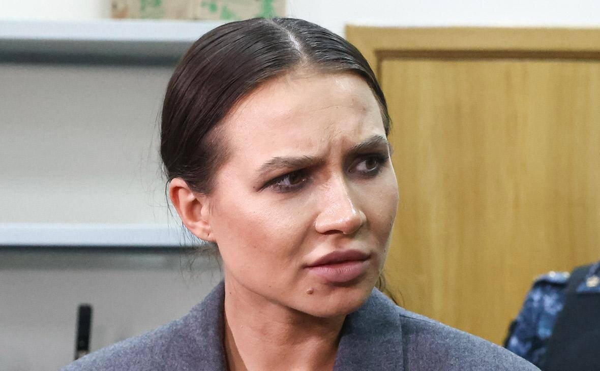Пахнет жареным: на блогера Лерчек завели ещё одно уголовное дело и отстранили прежнего следователя. ТОП пикантных фото блогера Лерчек, которая теперь с горечью вспоминает, как сидела голая в кустах тропических островов