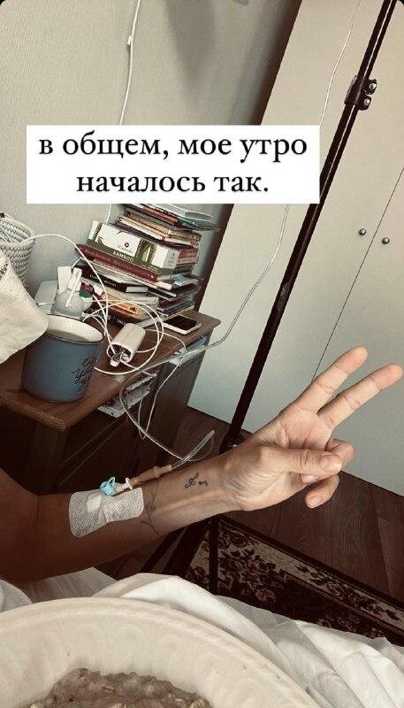 Регина Тодоренко попала в больницу отравившись трюфелями, но это не вызвало сочувствия у подписчиков, пришлось скандалить. ТОП голых фото Регины Тодоренко, как бы исподтишка показывающей голый зад