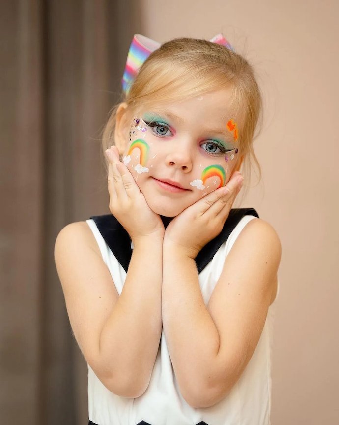 «Кошечка»: Лера Кудрявцева выложила новый снимок маленькой дочки с насыщенным ярким макияжем 