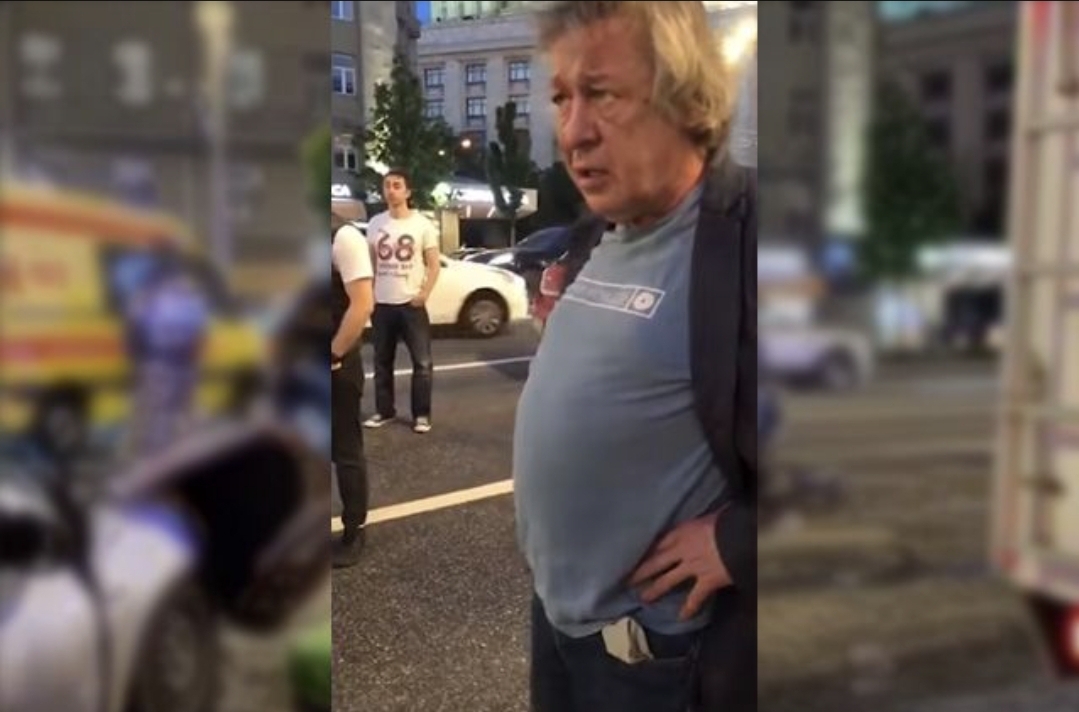 Екатерина Стриженова призвала общество простить Михаила Ефремова. Фото с места смертельного ДТП