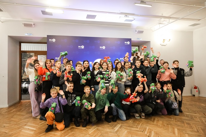 Роман Архипов, ST, Galibri & Mavik и возмутительница спокойствия Вита Чиковани дали концерт для детей Донбасса